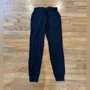 LULULEMON BLACK JOGGERS SIZE 4